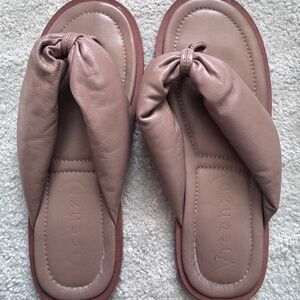 NUDE LEATHER SANDALS